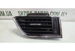 Дефлектор торпеди правий пасажирський Skoda Octavia A7 VAG (5E0819702A)