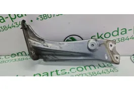 Кронштейн кріплення крила передній правий Skoda Octavia A7 5E0821142 VAG (5E0821142)