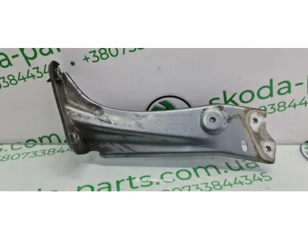 Кронштейн кріплення крила передній правий Skoda Octavia A7 5E0821142 VAG (5E0821142)