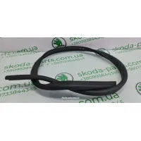 Ущільнювач капоту Skoda Octavia A7 5E0823736 VAG (5E0823736)