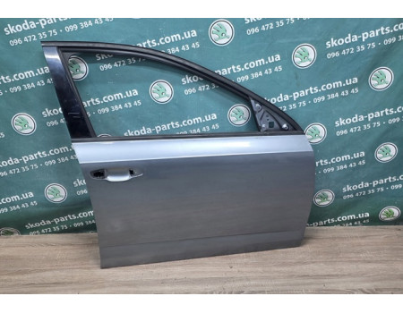 Двері передні праві Skoda Octavia A7 VAG (5E0831052)