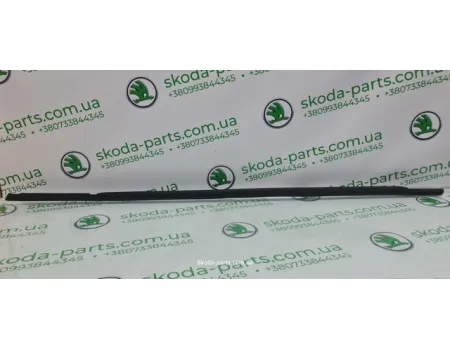 Ущільнювач скла дверей зовнішній передній лівий Skoda Octavia A7 5E0837477 VAG (5E0837477)