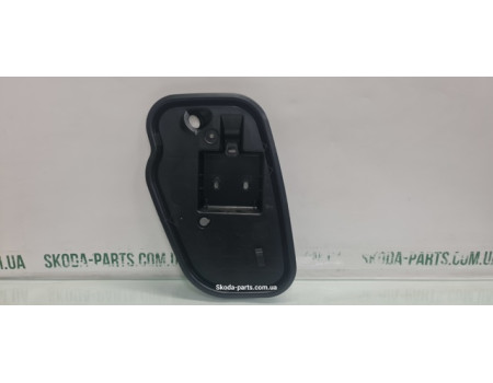 Заглушка передньої лівої дверки Skoda Octavia A7 5E0837915A VAG (5E0837915A)