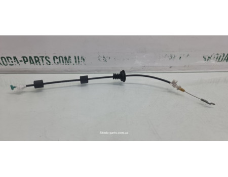 Тросік відмикання задніх дверей комбі від внутрішньої ручки до замка Skoda Octavia A7 5E0839085 VAG (5E0839085)