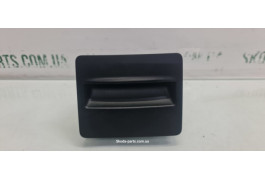 Бардачок підлокітника задній Skoda Octavia A7 VAG (5E0863284B)