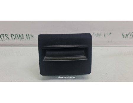 Бардачок підлокітника задній Skoda Octavia A7 VAG (5E0863284B)
