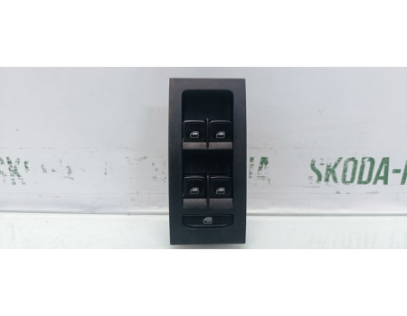 Кнопковий блок керування склопідіймачами передній лівий Skoda Octavia A7 VAG (5E0959857)