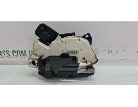 Замок дверей передній правий Skoda Octavia A7 5E1837016 VAG (5E1837016)
