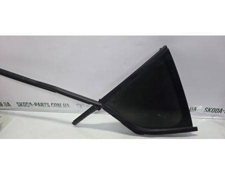 Скло дверей заднє ліве глухе Skoda Octavia A7 ліфтбек VAG (5E5845213G)