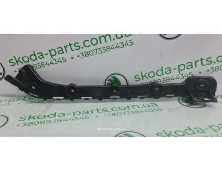 Направляюча заднього бампера ліва комбі Skoda Octavia A7 5E9807393 VAG (5E9807393)