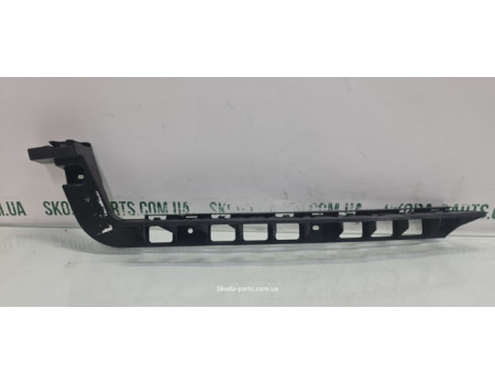 Направляюча заднього бампера ліва комбі Skoda Octavia A7 5E9807863 VAG (5E9807863)