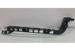 Направляюча заднього бампера права комбі Skoda Octavia A7 5E9807864 VAG (5E9807864)