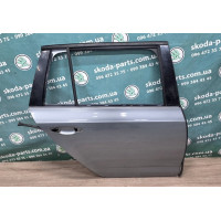 Двері задні праві Skoda Octavia A7 комбі VAG (5E9833056C)