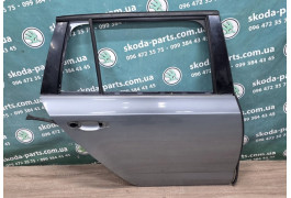 Двері задні праві Skoda Octavia A7 комбі VAG (5E9833056C)