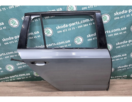 Двері задні праві Skoda Octavia A7 комбі VAG (5E9833056C)