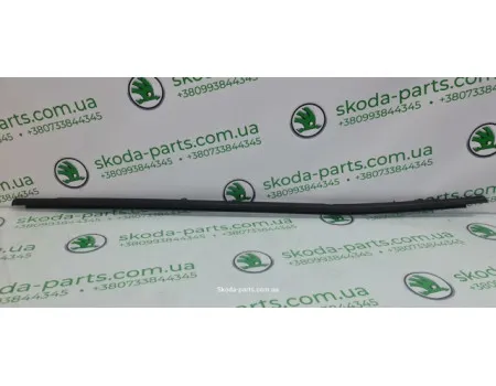 Ущільнювач скла дверей зовнішній задній лівий комбі Skoda Octavia A7 5E9839477 VAG (5E9839477)