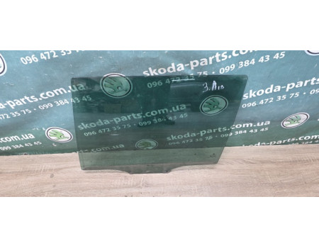 Скло задньої двері лівої універсал Skoda Octavia A7 VAG (5E9845205A)