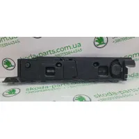 Кріплення обшивки багажника ліве комбі Skoda Octavia A7 5E9864511B VAG (5E9864511B)