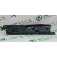 Кріплення обшивки багажника праве комбі Skoda Octavia A7 5E9864512B VAG (5E9864512B)