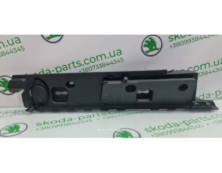 Кріплення обшивки багажника праве комбі Skoda Octavia A7 5E9864512B VAG (5E9864512B)