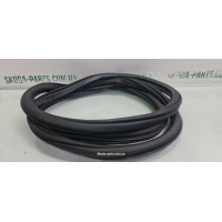 Ущільнювач дверей задній лівий комбі Skoda Octavia A7 5E9867367 VAG (5E9867367)