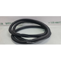 Ущільнювач дверей задній правий комбі Skoda Octavia A7 5E9867368 VAG (5E9867368)