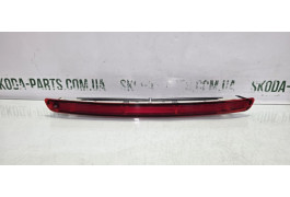 Стоп-сигнал додатковий на кришку багажника ляду Skoda Octavia A7 універсал VAG (5E9945097)