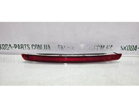 Стоп-сигнал додатковий на кришку багажника ляду Skoda Octavia A7 універсал VAG (5E9945097)