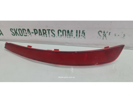 Катафот світловідбивач заднього бампера правий комбі Skoda Octavia A7 VAG (5E9945106)