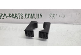 Фіксатор  підстаканник в задній підлокітник Skoda Octavia A7 VAG (5G0881391)