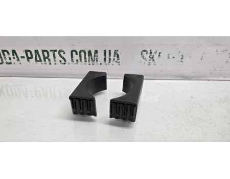 Фіксатор  підстаканник в задній підлокітник Skoda Octavia A7 VAG (5G0881391)