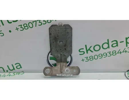 Кронштейн кріплення динаміка сигналізації Skoda Octavia A7 5G0951227B VAG (5G0951227B)