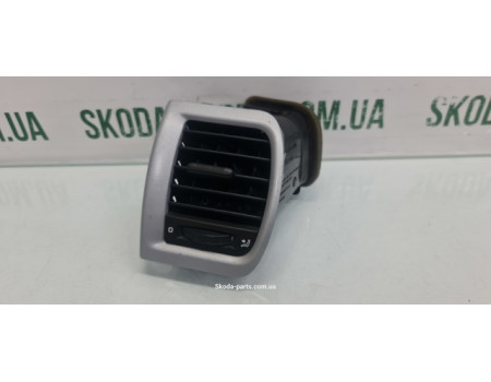 Дефлектор лівий Skoda Fabia II New 5J0819701C VAG (5J0819701C)