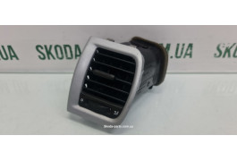 Дефлектор торпеди лівий Skoda Fabia II New 5J0819701E VAG (5J0819701E)
