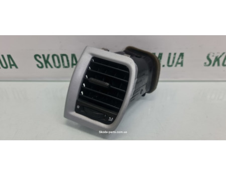 Дефлектор торпеди лівий Skoda Fabia II New 5J0819701E VAG (5J0819701E)