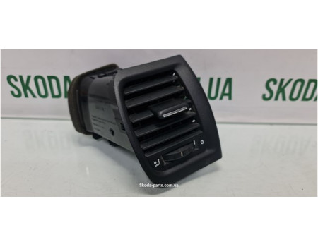 Дефлектор торпеди правий Skoda Fabia New 5J0819702 VAG (5J0819702)