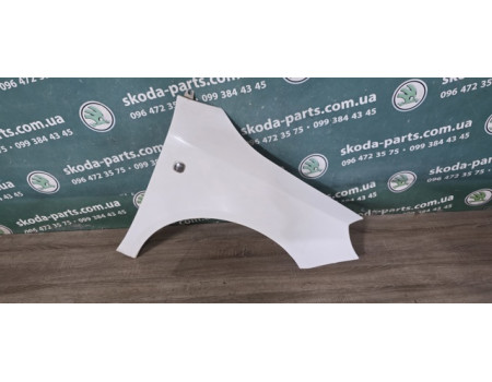 Крило переднє праве Skoda Fabia New 2008-2014р білий колір VAG (5J0821022ABA)