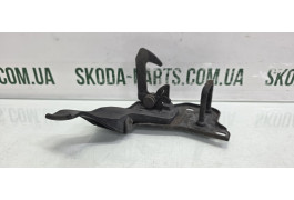 Замок капоту верхній на капот Skoda Fabia II New 2008-2010р VAG (5J0823480A)