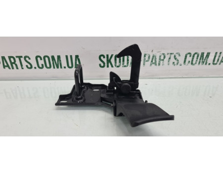 Стояк-гак замка капота Skoda Fabia New вживаний 5J0823480C VAG (5J0823480C)