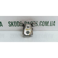 Петля задніх правих дверей верхня Skoda Fabia New 5J0833402 VAG (5J0833402)