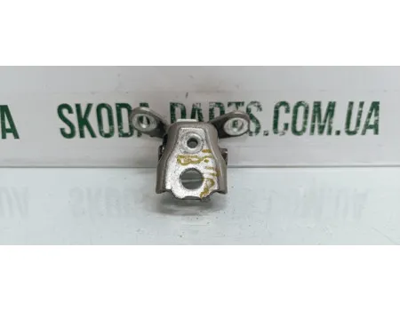 Петля задніх правих дверей верхня Skoda Fabia New 5J0833402 VAG (5J0833402)