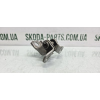 Завіса петля дверей передня права верхня Skoda Roomster VAG (5J0833402A)