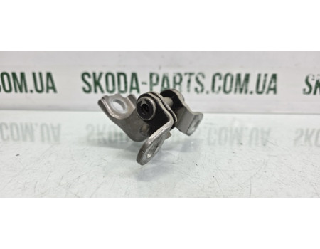 Завіса петля дверей передня права верхня Skoda Roomster VAG (5J0833402A)
