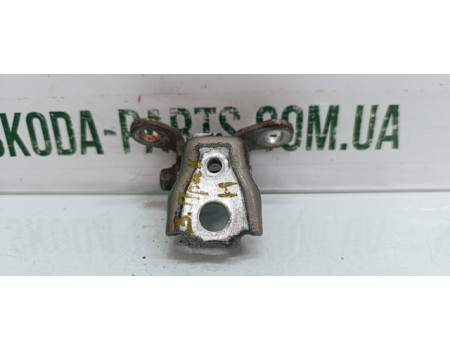 Петля дверей задня права нижня Skoda Fabia New 5J0833412 VAG (5J0833412)