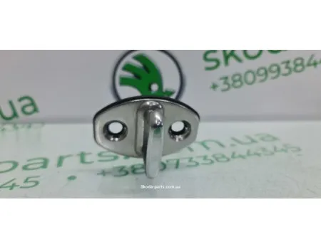 Скоба замка дверей передня Skoda Octavia A7 5J0837033 VAG (5J0837033)