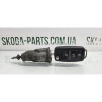Личинка замка дверей передня ліва Skoda Fabia New рестайл 2011-2014р VAG (5J0837167DA)