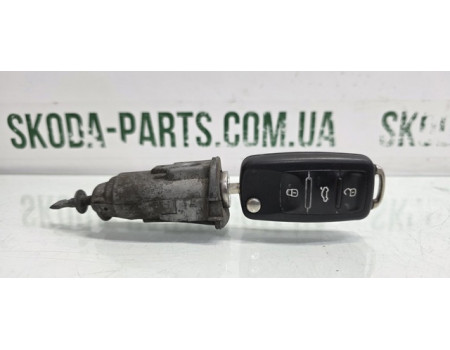 Личинка замка дверей передня ліва Skoda Fabia New рестайл 2011-2014р VAG (5J0837167DA)