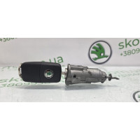 Личинка замка дверей передня ліва Skoda Fabia II 2010-2014р VAG (5J0837167H)