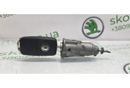 Личинка замка дверей передня ліва Skoda Fabia II 2010-2014р VAG (5J0837167H)