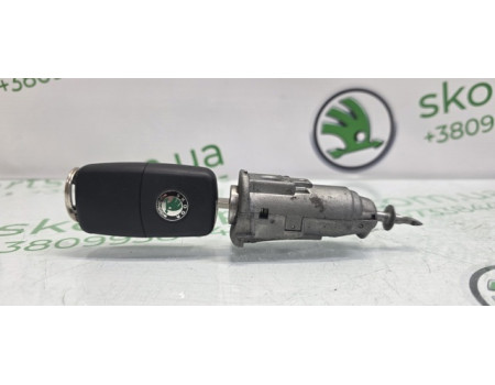 Личинка замка дверей передня ліва Skoda Fabia II 2010-2014р VAG (5J0837167H)